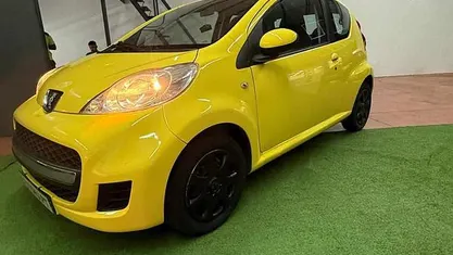 Amarelo Usado 2010 Peugeot 107 Citadino | € 5.100 (Preço justo)