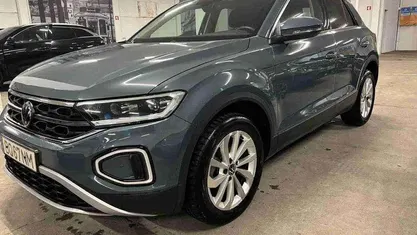 Usado VW T-Roc 110 HP (80 kW) 2025 SUV