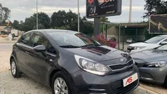 Cinza Usado 2015 Kia Rio Citadino | € 10.990 (Preço justo)