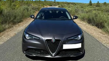 Cinzento Usado 2016 Alfa Romeo Giulia Sedan | € 21.500 (Preço justo)