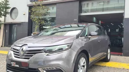 Usado Renault Espace Zen 130 HP (95 kW) 2016 Cinzento (metalizado) Monovolume