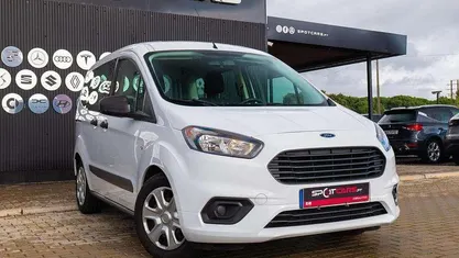 Usado Ford Tourneo Courier 75 HP (55 kW) 2019 Branco Monovolume