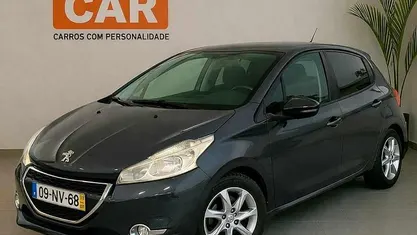 Usado Peugeot 208 Active 82 HP (60 kW) 2013 Cinzento Citadino