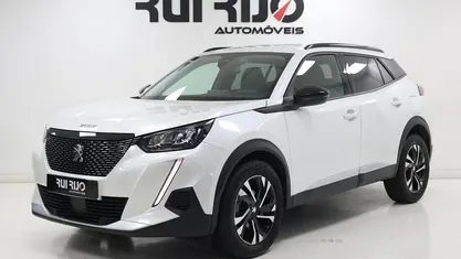 Usado Peugeot 2008 Allure 110 HP (80 kW) 2021 SUV