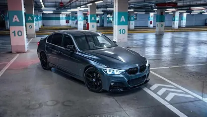 Cinzento Usado 2018 BMW 330 Sedan | € 21.990 (Bom preço)