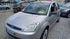 Cinza Usado 2004 Ford Fiesta Citadino | € 3.299 (Preço justo)