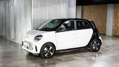 Branco Usado 2021 Smart ForFour Electric Drive Sedan | € 11.450 (Preço justo)