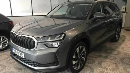 Cinzento Usado 2025 Skoda Kodiaq SUV | € 40.900 (Preço justo)