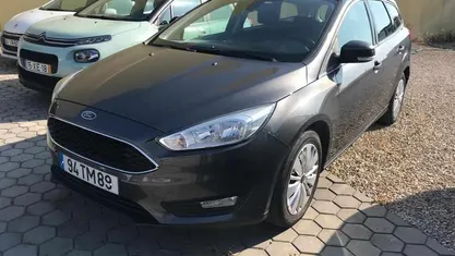 Usado Ford Focus 120 HP (88 kW) 2017 Cinzento Carrinha