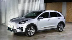 Cinza Usado 2022 Kia e-Niro Premium SUV | € 24.990 (Preço justo)