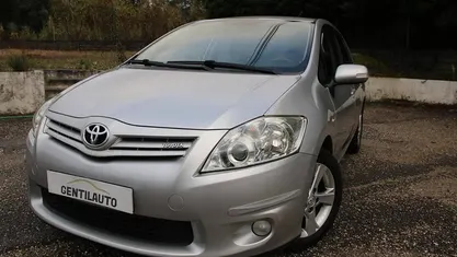 Cinzento Usado 2011 Toyota Auris | € 9.800 (Preço justo)
