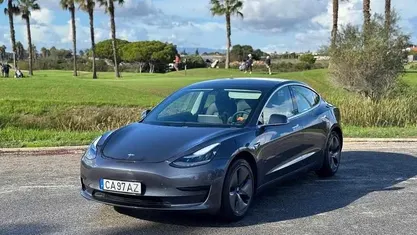 Cinzento Usado 2020 Tesla Model 3 Sedan | € 20.000 (Super Preço)