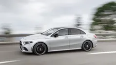 Preto Usado 2019 Mercedes A180 AMG line Sedan | € 27.900 (Preço justo)