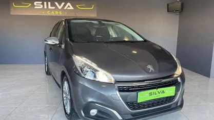 Usado 2019 Peugeot 208 Signature Sky Citadino | € 10.450 (Preço justo)