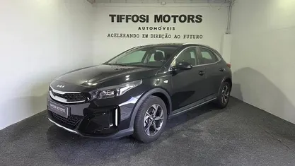 Usado Kia XCeed 100 HP (73 kW) 2024 Preto SUV