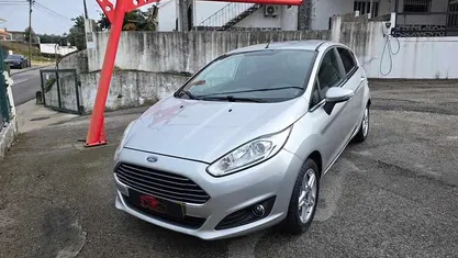 Cinzento Usado 2015 Ford Fiesta | € 7.750 (Preço justo)