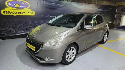 Usado Peugeot 208 82 HP (60 kW) 2012 Cinzento Citadino