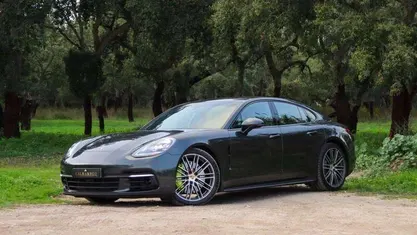 Cinzento Usado 2018 Porsche Panamera Sedan | € 69.990 (Preço justo)