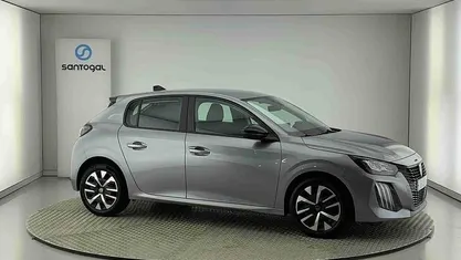 Cinzento Usado 2024 Peugeot 208 Active Citadino | € 17.490 (Preço justo)