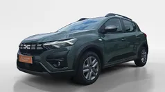 Verde Usado 2023 Dacia Sandero Expression Citadino | € 16.356 (Preço justo)