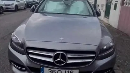 Cinzento Usado 2015 Mercedes C180 Sedan | € 18.500 (Preço justo)