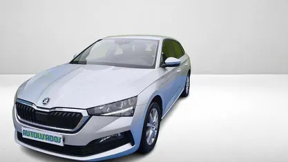 Cinzento Usado 2022 Skoda Scala Citadino | € 14.240 (Preço justo)