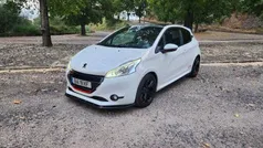 Branco Usado 2014 Peugeot 208 Citadino | € 12.990 (Preço justo)