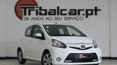 Branco Usado 2014 Toyota Aygo X-play Citadino | € 6.900 (Preço justo)