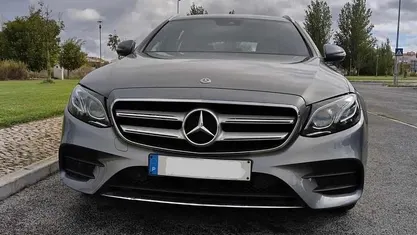 Cinzento Usado 2020 Mercedes E300 | € 28.490 (Super Preço)