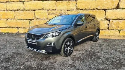 Verde Usado 2019 Peugeot 5008 Allure Monovolume | € 21.950 (Preço justo)