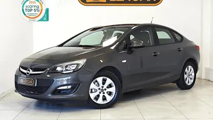 Usado Opel Astra 95 HP (69 kW) 2014 Cinzento