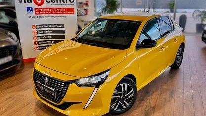 Amarelo Usado 2023 Peugeot 208 Allure Citadino | € 16.650 (Preço justo)