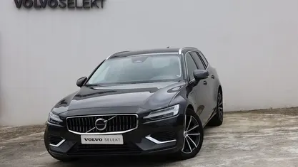 Cinza Usado 2024 Volvo V60 Core Carrinha | € 44.800 (Preço justo)