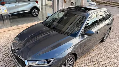 Cinzento Usado 2021 Skoda Octavia Carrinha | € 20.900 (Bom preço)