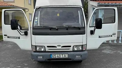 Usado Nissan Cabstar 125 HP (91 kW) 2005 Branco Pickup
