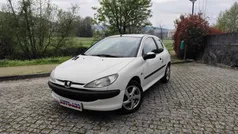 Branco Usado 2002 Peugeot 206 Citadino | € 2.400 (Preço justo)