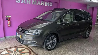 Usado VW Sharan Highline 177 HP (130 kW) 2019 Castanho Monovolume