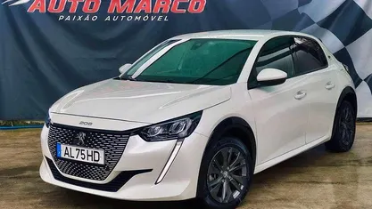 Usado Peugeot e-208 Allure 100 kW (136 HP) 2021 Citadino