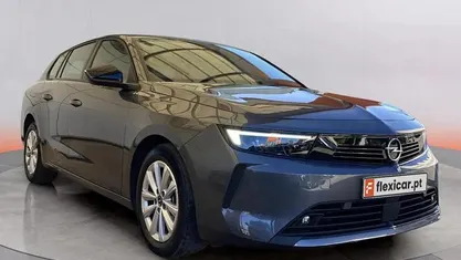 Usado Opel Astra Edition 130 HP (95 kW) 2024 Sedan