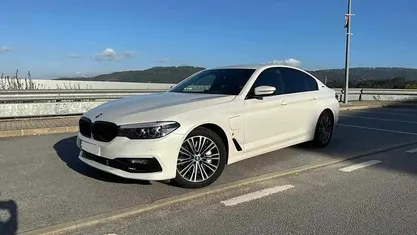 Branco Usado 2017 BMW 530 Sedan | € 24.000 (Preço justo)