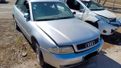 Cinza Usado 2001 Audi A4 | € 1.000