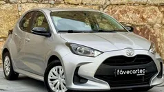 Cinza Usado 2022 Toyota Yaris Comfort | € 16.450 (Preço justo)