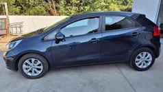 Azul Usado 2013 Kia Rio Citadino | € 8.400 (Bom preço)
