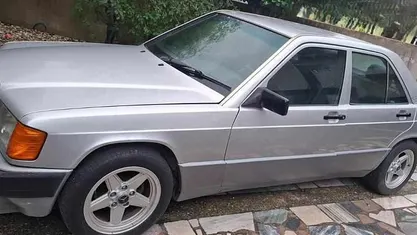 Usado Mercedes 190 75 HP (55 kW) 1993 Sedan