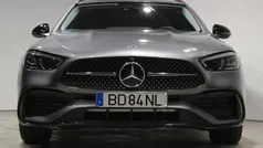 Cinza Usado 2023 Mercedes C300 AMG line Sedan | € 55.900 (Preço justo)