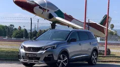 Cinza Usado 2018 Peugeot 5008 GT-line Monovolume | € 19.500 (Preço justo)