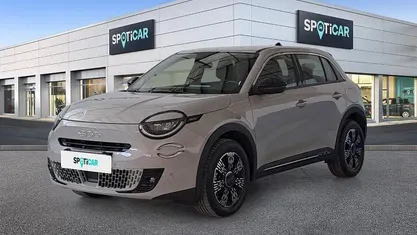 Usado Fiat 600 Sport 136 HP (100 kW) 2025 Bege SUV