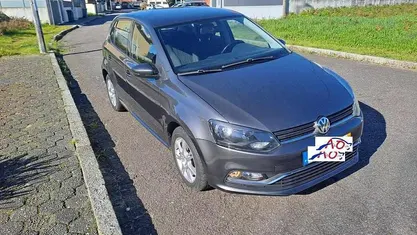 Cinzento Usado 2016 VW Polo Sedan | € 10.250 (Preço justo)