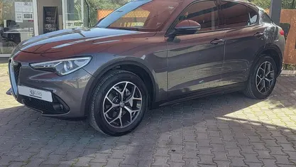 Usado Alfa Romeo Stelvio Super 210 HP (154 kW) 2018 Cinza SUV