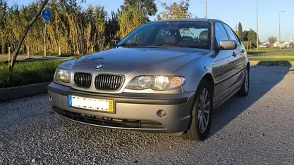 Cinzento Usado 2003 BMW 320 Sedan | € 4.100 (Preço justo)